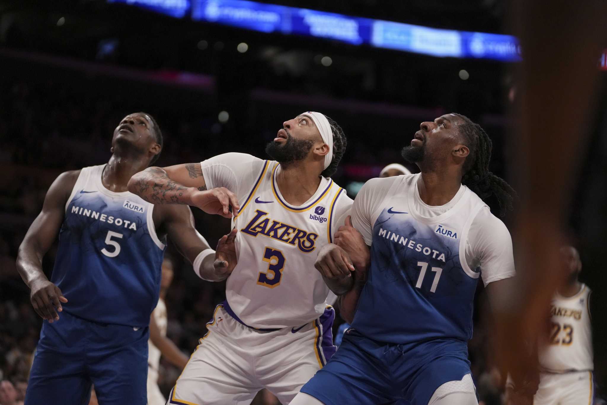 Anthony Davis bullies Timberwolves with 27 points, 25 rebounds in Lakers' 120-109 victory
