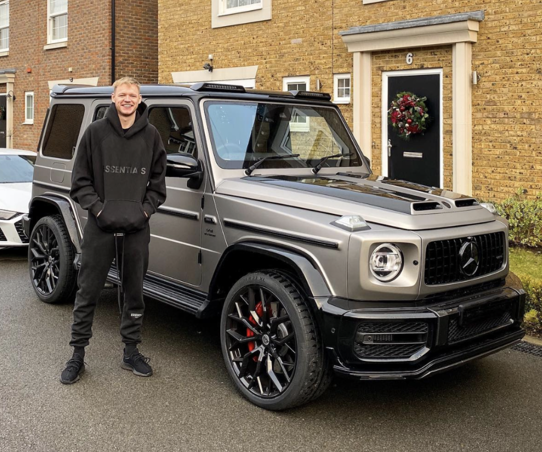 Aaron Ramsdale poses with his brilliant G Wagon worth £190k