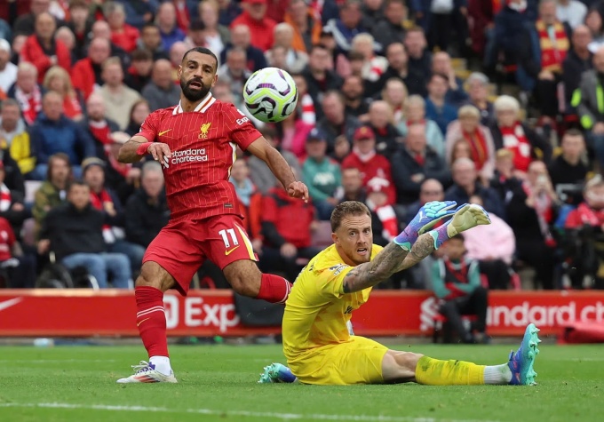 Salah curled the ball to increase the score to 2-0 for Liverpool. Photo: Reuters